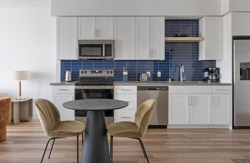 Pleasant Hill Apartment | Blueground | Pleasant Hill, pool, nr Pleasant Hill Park