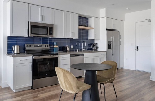 Pleasant Hill Apartment | Blueground | Pleasant Hill, pool, nr Pleasant Hill Park