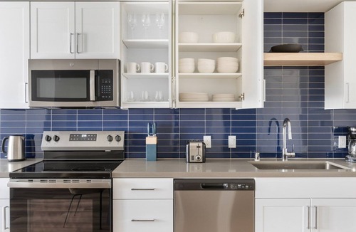 Pleasant Hill Apartment | Blueground | Pleasant Hill, pool, nr Pleasant Hill Park