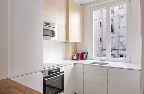 Neuilly-sur-Seine Apartment | Blueground | Pont de Neuilly, elevator, nr shops