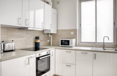 Auteuil Apartment | Blueground | Porte Saint Cloud, concierge