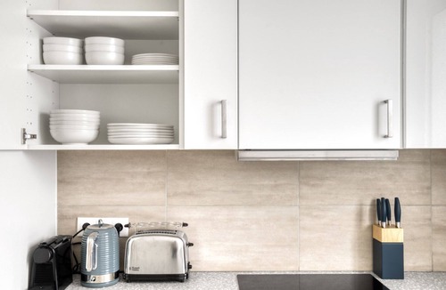 Auteuil Apartment | Blueground | Porte Saint Cloud, concierge