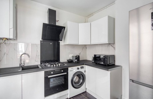 Quartier de la Folie-Mericourt Apartment | Blueground | République, nr Oberkampf St