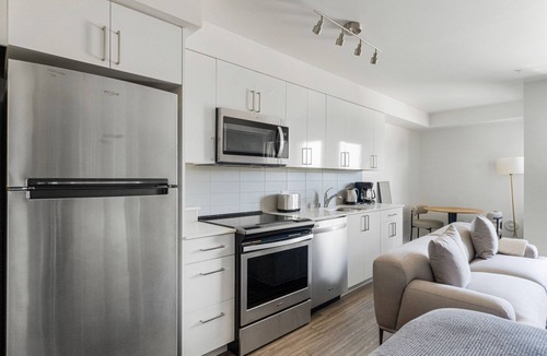 University District Apartment | Blueground | Ravenna, rooftop, nr University Park