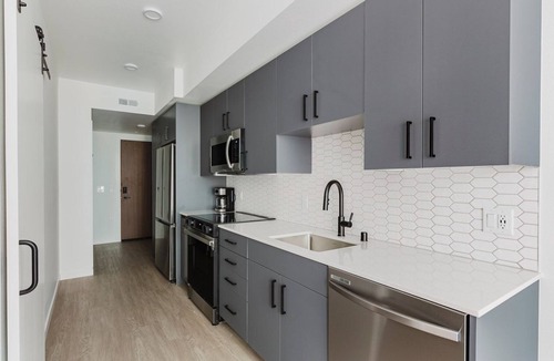 Redmond Apartment | Blueground | Redmond, pool & AC, nr park