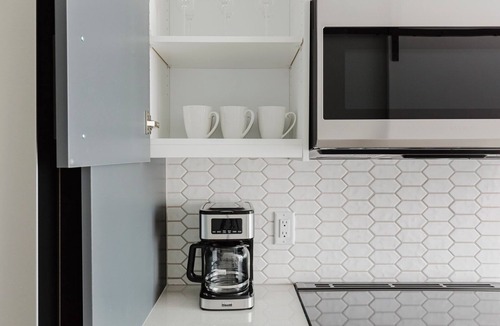 Redmond Apartment | Blueground | Redmond, pool & AC, nr park