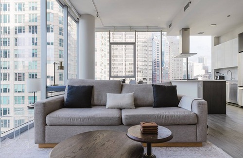 Near North Side Apartment | Blueground | River North 2bd apartment