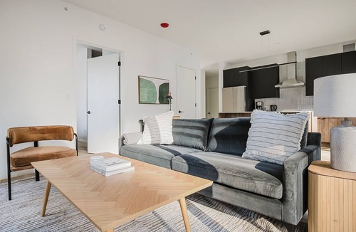 Streeterville Apartment | Blueground | River North, balcony & pool, nr Pier