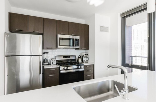 Near North Side Apartment | Blueground | River North, pool & w/d, nr Mile