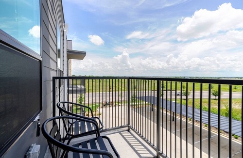 Round Rock Apartment | Blueground | Round Rock, pool, nr Chisholm Trail