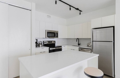 Rush and Division Apartment | Blueground | Rush & Division, view, nr Millennium Park