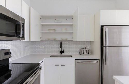 Rush and Division Apartment | Blueground | Rush & Division, view, nr Millennium Park