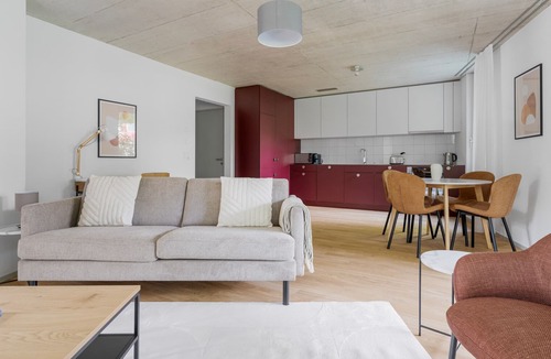 Center Apartment | Blueground | Saatlen, balcony, nr Zürich Zoo