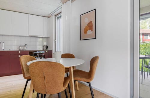 Center Apartment | Blueground | Saatlen, balcony, nr Zürich Zoo