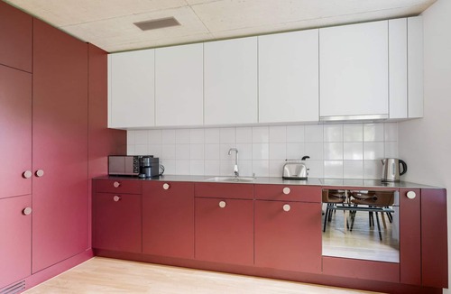 Center Apartment | Blueground | Saatlen, balcony, nr Zürich Zoo
