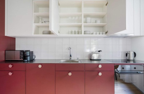 Center Apartment | Blueground | Saatlen, balcony, nr Zürich Zoo