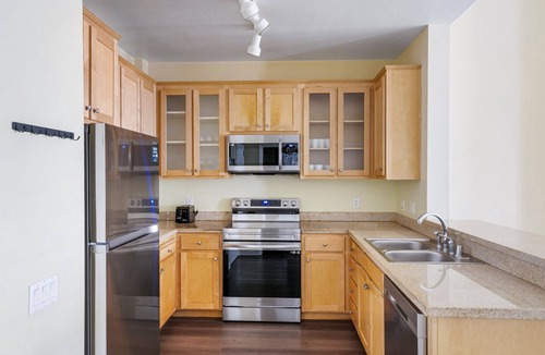 San Bruno Apartment | Blueground | San Bruno, pool, nr Baylands Park