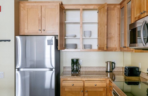 San Bruno Apartment | Blueground | San Bruno, pool, nr Baylands Park