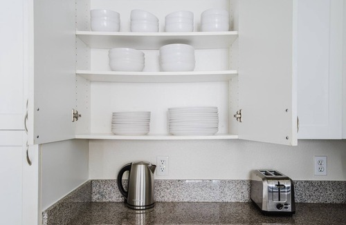 Central San Mateo Apartment | Blueground | San Mateo, pool & w/d, nr park