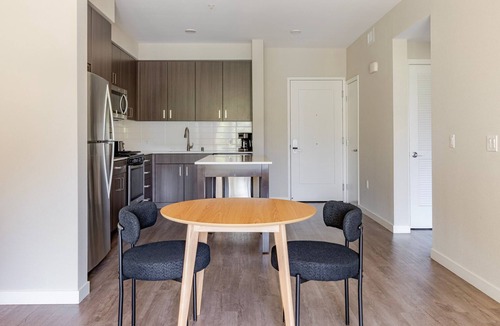 Santa Clara Apartment | Blueground | Santa Clara, pool, nr Central Park