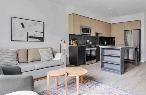 Newhall Apartment | Blueground | Santa Clara, pool, nr Central Park