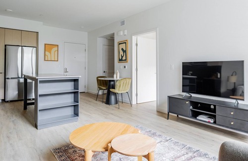 Newhall Apartment | Blueground | Santa Clara, pool, nr Central Park