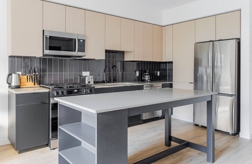 Newhall Apartment | Blueground | Santa Clara, pool, nr Central Park