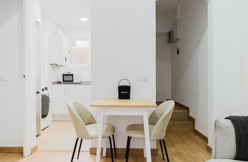 Sarria Apartment | Blueground | Sarrià, AC & balcony, nr Pedralbes