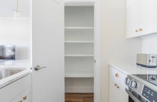 Scofield Farms Apartment | Blueground | Scofield Farms, pool, nr Walnut Creek Park