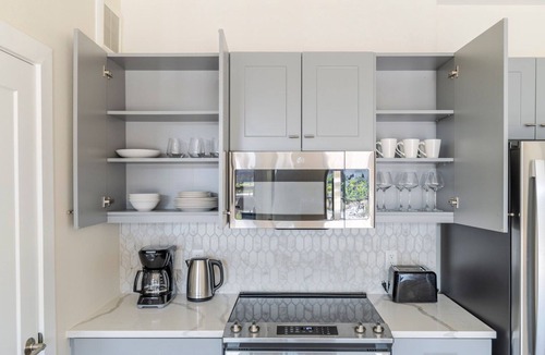 Scofield Farms Apartment | Blueground | Scofield Farms, pool, nr Walnut Creek
