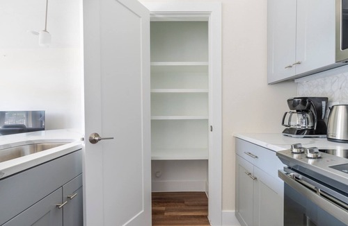 Scofield Farms Apartment | Blueground | Scofield Farms, pool, nr Walnut Creek