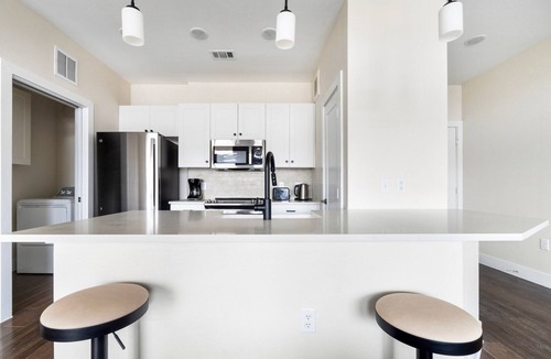 Scofield Farms Apartment | Blueground | Scofield Farms, pool, nr Walnut Creek Park