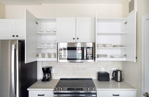 Scofield Farms Apartment | Blueground | Scofield Farms, pool, nr Walnut Creek Park
