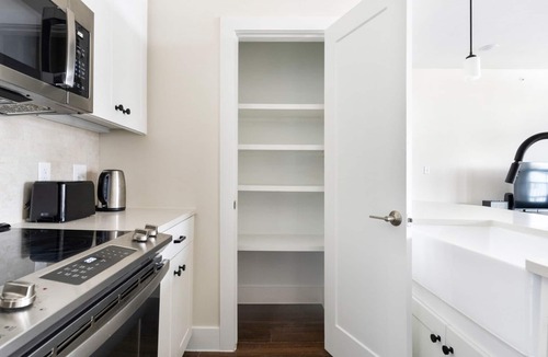 Scofield Farms Apartment | Blueground | Scofield Farms, pool, nr Walnut Creek Park