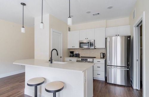 Scofield Farms Apartment | Blueground | Scofield Farms, pool, nr Walnut Creek Park