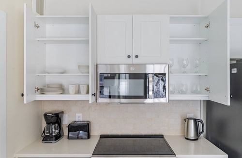Scofield Farms Apartment | Blueground | Scofield Farms, pool, nr Walnut Creek Park