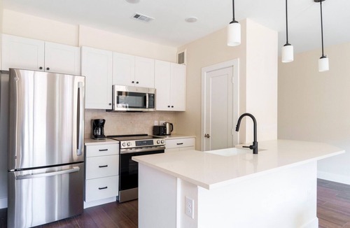 Scofield Farms Apartment | Blueground | Scofield Farms, pool, nr Walnut Creek Park