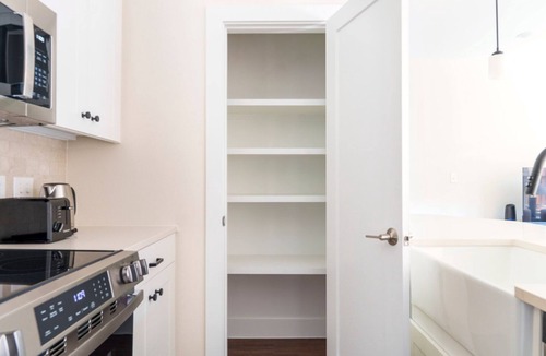 Scofield Farms Apartment | Blueground | Scofield Farms, pool, nr Walnut Creek Park