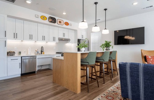 Scofield Farms Apartment | Blueground | Scofield Farms, pool, nr Walnut Creek Park