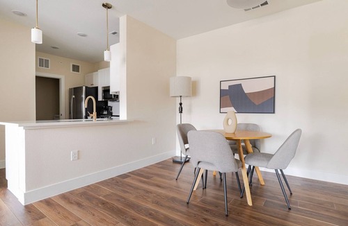 Scofield Farms Apartment | Blueground | Scofield Farms, pool, nr Walnut Creek