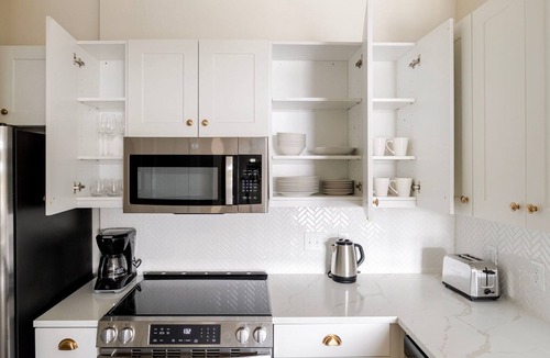 Scofield Farms Apartment | Blueground | Scofield Farms, pool, nr Walnut Creek