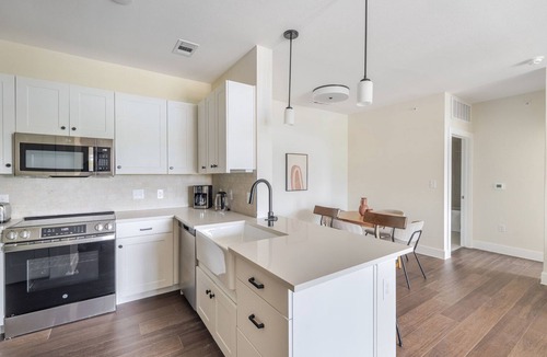 Scofield Farms Apartment | Blueground | Scofield Farms, pool, nr Walnut Creek Park