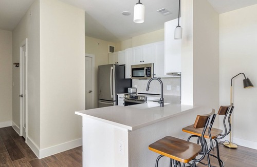 Scofield Farms Apartment | Blueground | Scofield Farms, pool, nr Walnut Creek Park