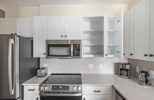 Scofield Farms Apartment | Blueground | Scofield Farms, pool, nr Walnut Creek Park
