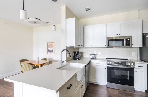 Scofield Farms Apartment | Blueground | Scofield Farms, pool, nr Walnut Creek Park