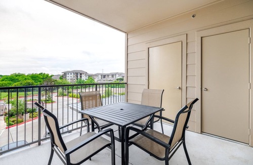Scofield Farms Apartment | Blueground | Scofield Farms, pool, nr Walnut Creek Park