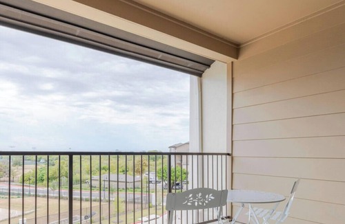 Scofield Farms Apartment | Blueground | Scofield Farms, pool, nr park