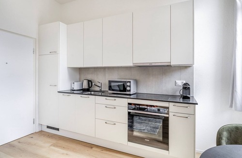 Seebach Apartment | Blueground | Seebach, washer, nr Zürich Zoo