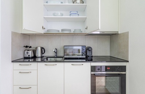 Seebach Apartment | Blueground | Seebach, washer, nr Zurich Zoo