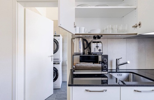 Seebach Apartment | Blueground | Seebach, washer, nr Zurich Zoo